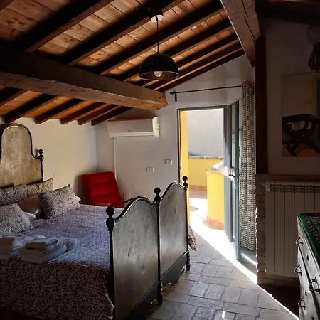 Antico Gioiello Umbro , Con Terrazza フォリーニョ