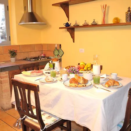 Antico Gioiello Umbro , Con Terrazza フォリーニョ